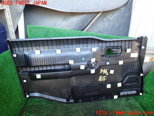 1UPJ-9234621234]ジムニー シエラ(JB74W)右ドア内張り 中古_4