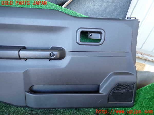 1UPJ-9234621264]ジムニー シエラ(JB74W)左ドア内張り 中古_2