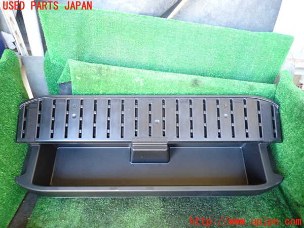 1UPJ-9234627771]ジムニー シエラ(JB74W)ラゲッジトレイ1 中古_2