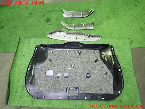 1UPJ-9234631578]ノア(ヴォクシー)(ZRR85G)バックドア内張り 中古_4