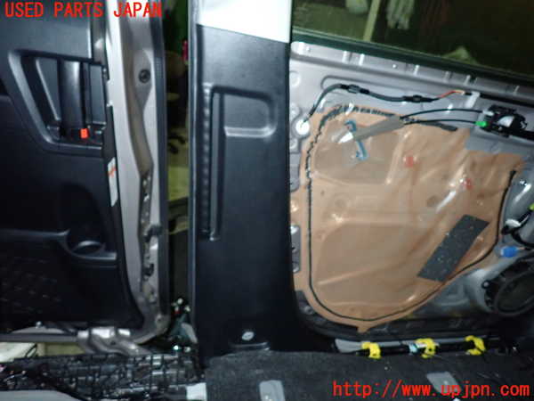 1UPJ-9234637670]ノア(ヴォクシー)(ZRR85G)左センターピラートリム 中古_3