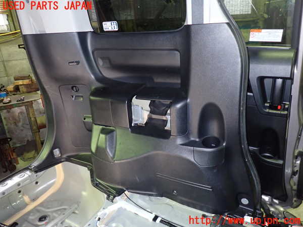 1UPJ-9234637680]ノア(ヴォクシー)(ZRR85G)左リアピラートリム 中古_4