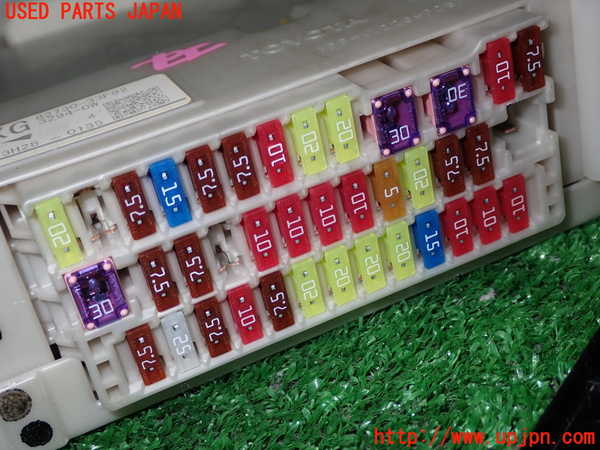 1UPJ-9234646741]カムリハイブリッド(AVV50)ヒューズボックス1 中古_3