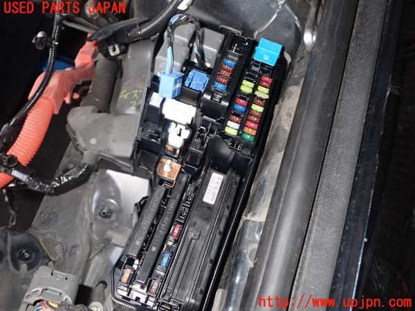 1UPJ-9234646742]カムリハイブリッド(AVV50)ヒューズボックス2 中古_2