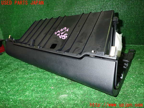 1UPJ-9234647516]カムリハイブリッド(AVV50)グローブボックス1 中古_2