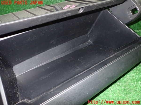 1UPJ-9234647516]カムリハイブリッド(AVV50)グローブボックス1 中古_5