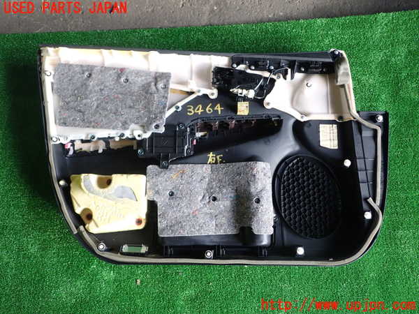 1UPJ-9234641234]カムリハイブリッド(AVV50)右前ドア内張り 中古_5