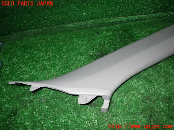 1UPJ-9234647655]カムリハイブリッド(AVV50)右フロントピラートリム 中古_3