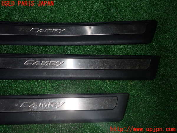 1UPJ-9234647740]カムリハイブリッド(AVV50)スカッフプレート 中古_2