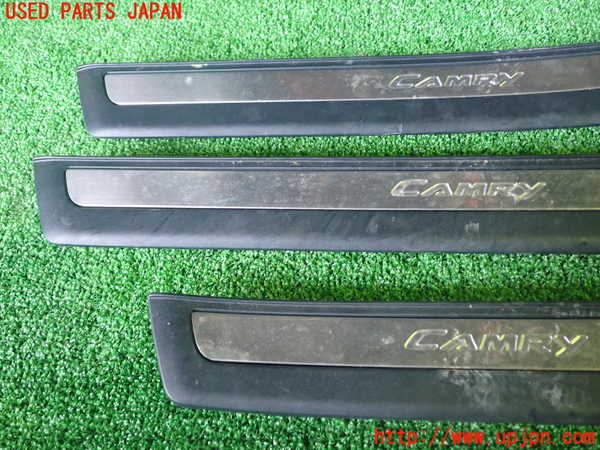 1UPJ-9234647740]カムリハイブリッド(AVV50)スカッフプレート 中古_3