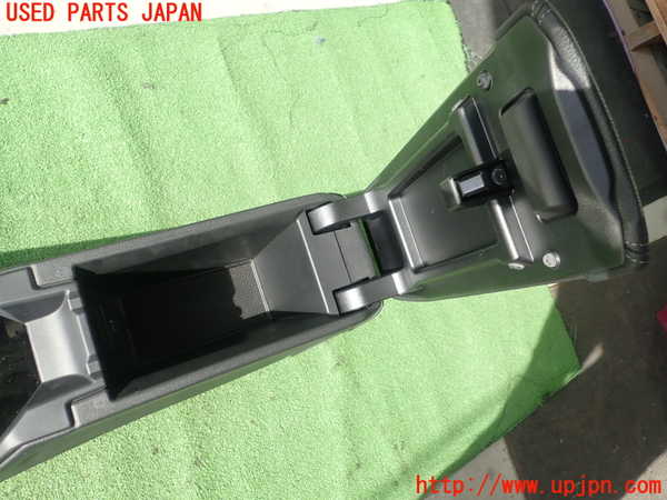 1UPJ-9234657540]BMW 218d グランクーペ F44(7M20)センターコンソール 中古_3