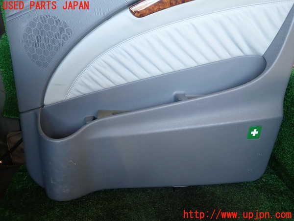 1UPJ-9234671234]ベンツ ビアノ(Viano) W639 (639811)右前ドア内張り 中古_3