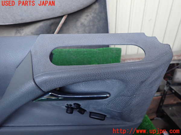 1UPJ-9234671264]ベンツ ビアノ(Viano) W639 (639811)左前ドア内張り 中古_3