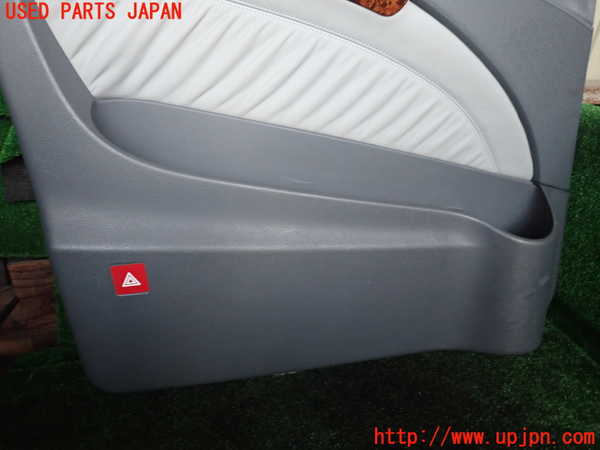 1UPJ-9234671264]ベンツ ビアノ(Viano) W639 (639811)左前ドア内張り 中古_4