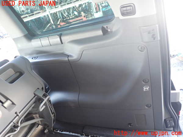 1UPJ-9234677675]ベンツ ビアノ(Viano) W639 (639811)右リアピラートリム 中古_4