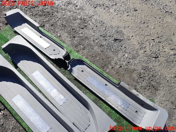 1UPJ-9234677740]ベンツ ビアノ(Viano) W639 (639811)スカッフプレート 中古_2