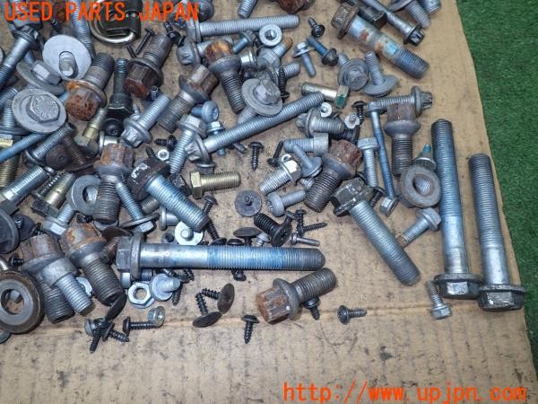 3UPJ=9234680720]ベンツ V350(639811C W639)ネジ・ナット・ステー類 セット ジャンク_3