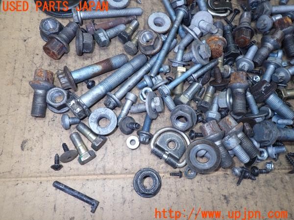 3UPJ=9234680720]ベンツ V350(639811C W639)ネジ・ナット・ステー類 セット ジャンク_4