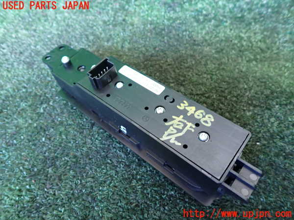 1UPJ-9234686240]ベンツ V350 W639 (639811C)右前パワーウィンドウスイッチ 中古_2