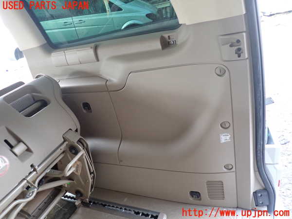 1UPJ-9234687675]ベンツ V350 W639 (639811C)右リアピラートリム 中古_4