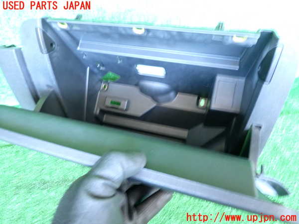 2UPJ-9234697516]アウディ・A1 スポーツバック(8XCZE)グローブボックス1 中古_3