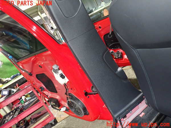 2UPJ-9234697670]アウディ・A1 スポーツバック(8XCZE)左センターピラートリム 中古_3