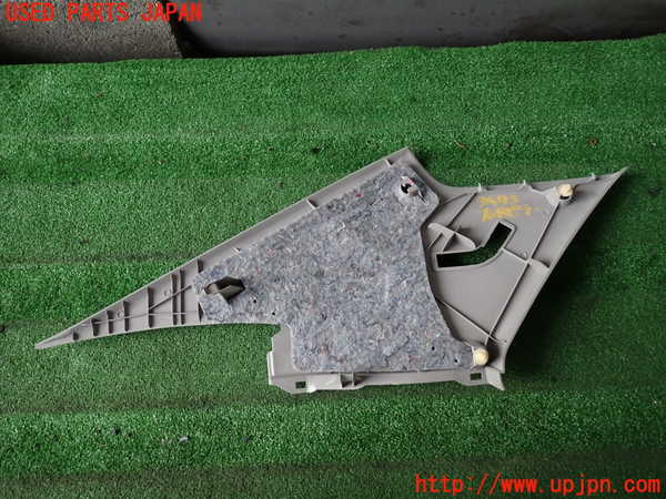 2UPJ-9234737675]マークX(GRX120)右リアピラートリム 中古_2