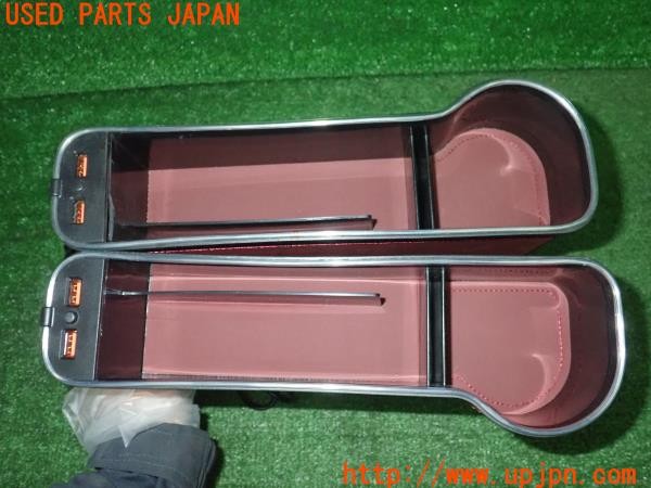 3UPJ=9234740652]BMW X3(PC25 E83系)後期 社外 小物入れ 収納ボックス 隙間収納 USBポート付き 中古_4