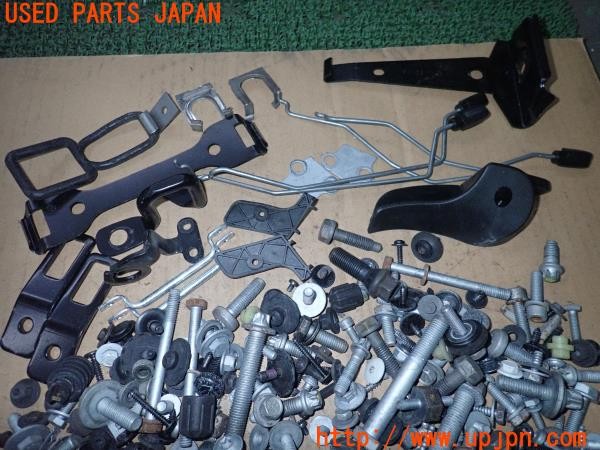 3UPJ=9234740720]BMW X3(PC25 E83系)後期 ネジ・ナット・ステー類  セット ジャンク_2