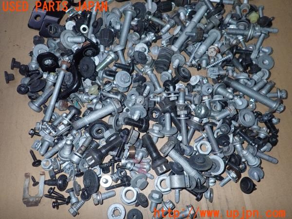3UPJ=9234740720]BMW X3(PC25 E83系)後期 ネジ・ナット・ステー類  セット ジャンク_3