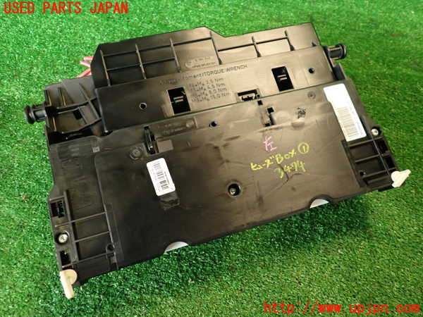 2UPJ-9234746741]BMW X3(PC25)(E83系)ヒューズボックス1 中古_2