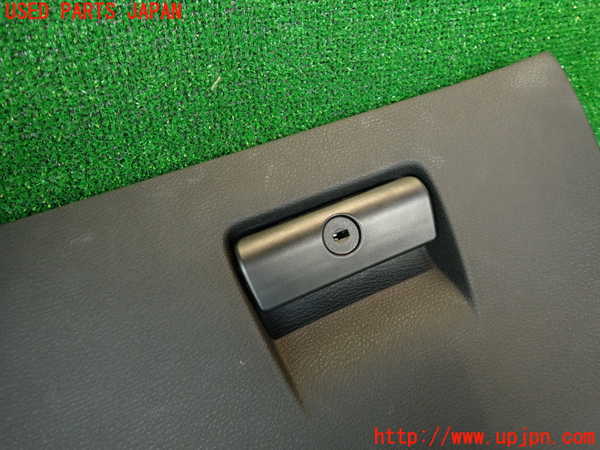 2UPJ-9234747516]BMW X3(PC25)(E83系)グローブボックス1 中古_2