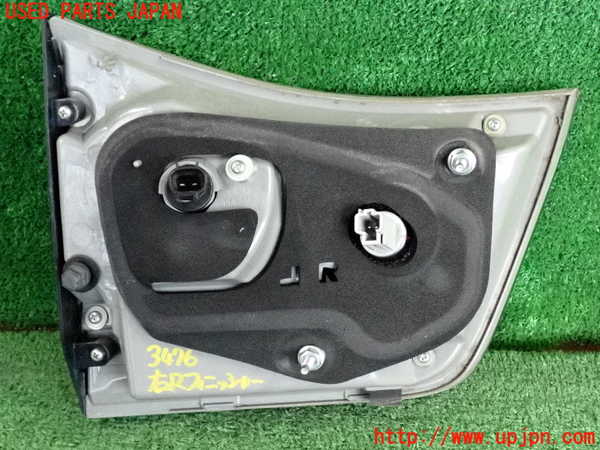 2UPJ-9234761550]ハリアー(ACU30W)右リアフィニッシャー 中古_4