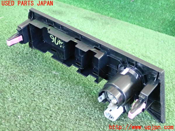 2UPJ-9234767815]ハリアー(ACU30W)シガライター 中古_2