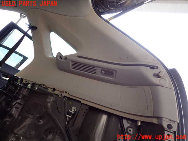 2UPJ-9234767675]ハリアー(ACU30W)右リアピラートリム 中古_2