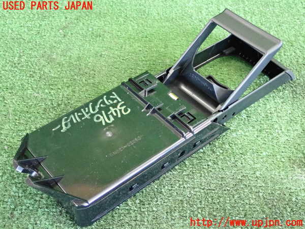 2UPJ-9234767810]ハリアー(ACU30W)ドリンクホルダー 中古_4