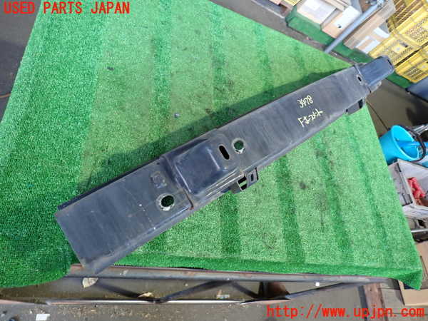 2UPJ-9234781014]エクスプローラー(1FMEU74)フロントバンパーホースメント 中古_2