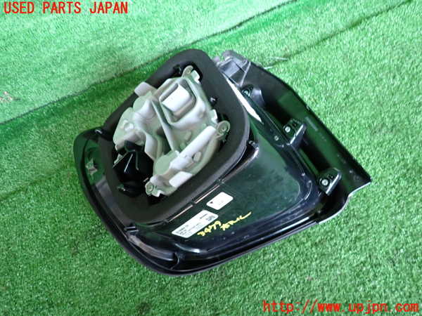 2UPJ-9234791530]ジープ・レネゲード(BV13PM)右テールランプ 中古_2