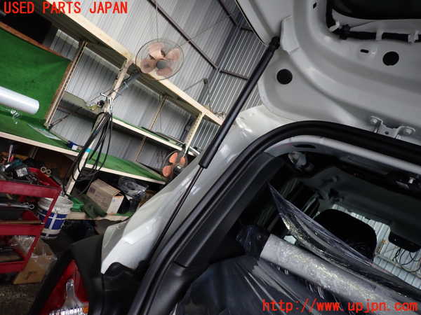 2UPJ-9234791584]ジープ・レネゲード(BV13PM)リアゲートダンパー 中古_2