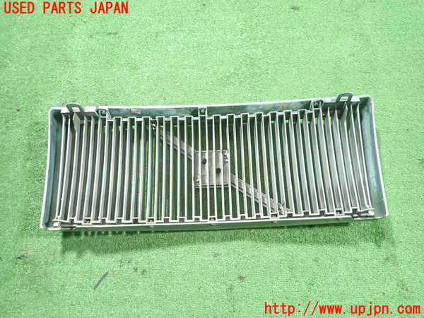 1UPJ-9234811050]ボルボ・940(9B230)ラジエターグリル 中古_3