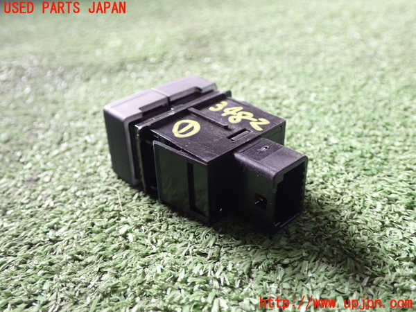 1UPJ-9234826306]フリード(FREED) ハイブリッド(GB7)スイッチ1 (フロントガラス熱線、横滑り防止OFF) 中古_3