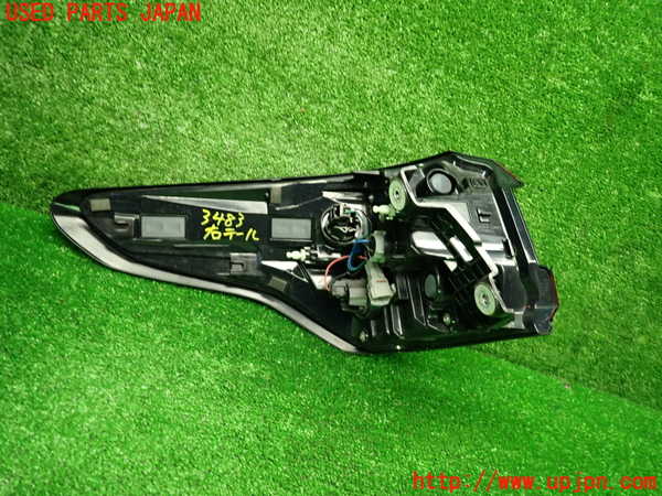 1UPJ-9234831530]インプレッサ(GU7)右テールランプ 中古_3