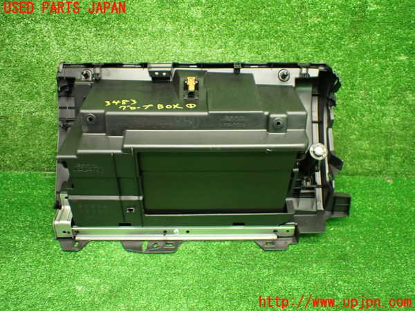 1UPJ-9234837516]インプレッサ(GU7)グローブボックス1 中古_3