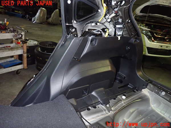 1UPJ-9234837675]インプレッサ(GU7)右リアピラートリム 中古_2