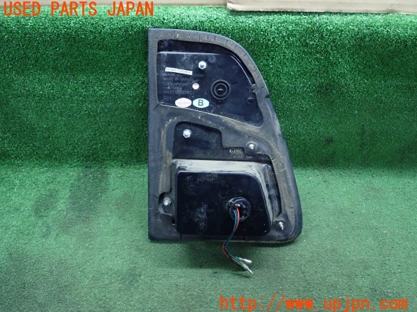 3UPJ=9234850547]ランドクルーザー100 VXリミテッド Gセレクション(HDJ101K)前期 SONAR ソナー 右リア フィニッシャー テールランプ 中古_4