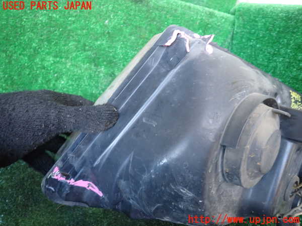 1UPJ-9234851130]ランクル100系(HDJ101K)右ヘッドライト ハロゲン ジャンク_5