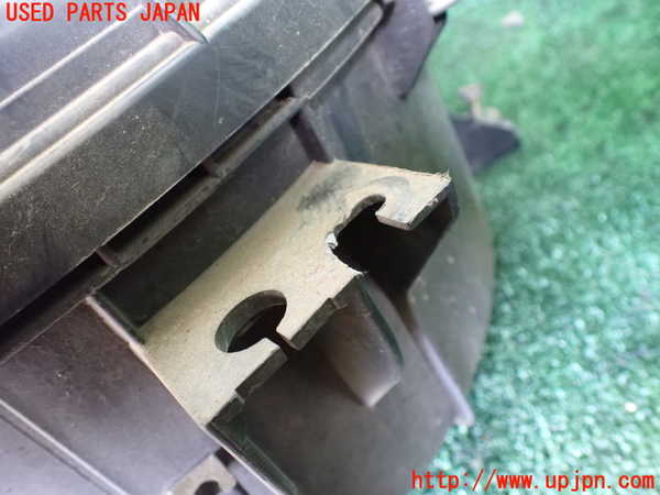 1UPJ-9234852560]ランクル100系(HDJ101K)エアクリーナーボックス 中古_4