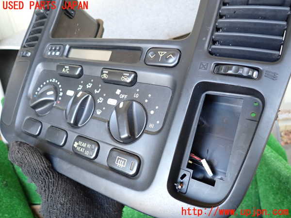 1UPJ-9234856066]ランクル100系(HDJ101K)エアコンスイッチ1 中古_2