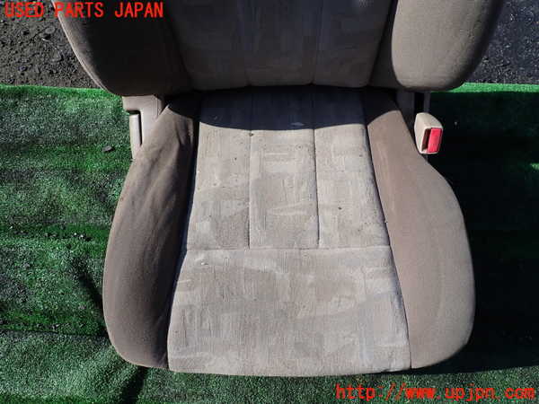 1UPJ-9234857035]ランクル100系(HDJ101K)運転席シート 中古_3