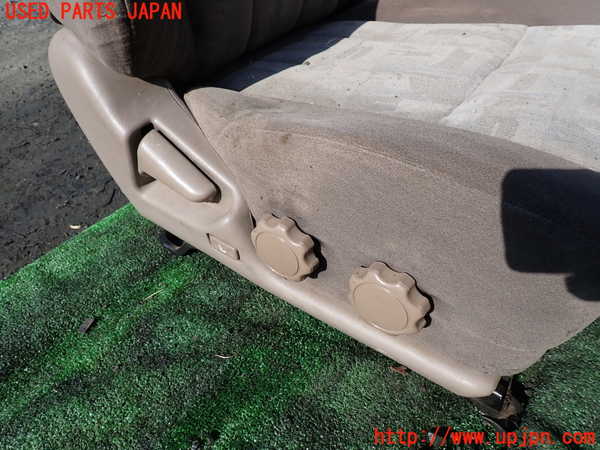 1UPJ-9234857035]ランクル100系(HDJ101K)運転席シート 中古_4